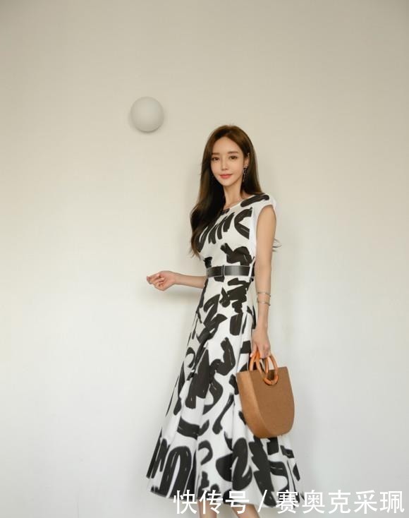 孙允珠女装美图：枯叶剪影斑驳拓花后现代长裙！