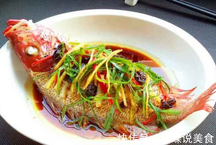 不管蒸什么“鱼”，五星大厨最注意这1步，难怪饭店鱼肉鲜嫩不腥