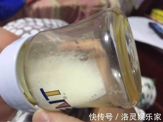水温|还在用这种方式，给孩子冲奶粉吗很容易造成贫血，宝妈上点心吧