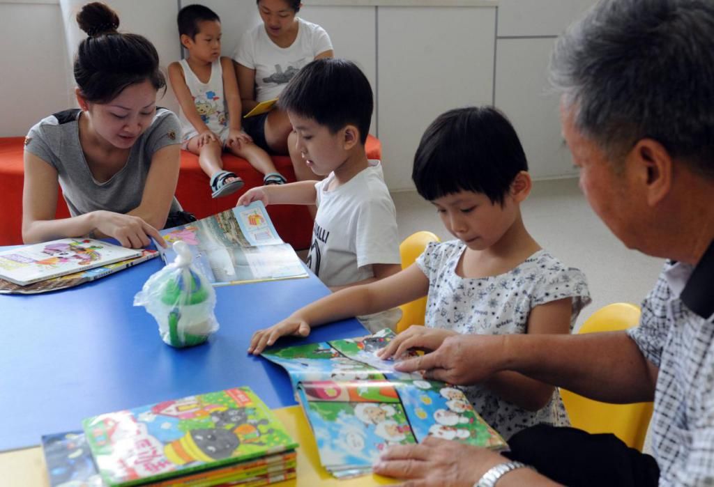 幼儿园|幼儿园老师把孩子午休照片发到家长群，父母们气急败坏：报警了