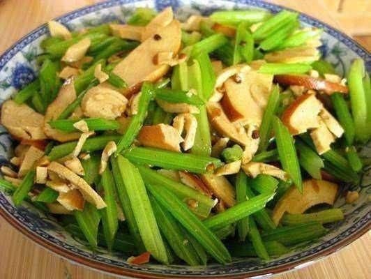 香干芹菜|芹菜和它一起吃就是在吃“毒药”,别再傻吃了,赶紧倒掉吧