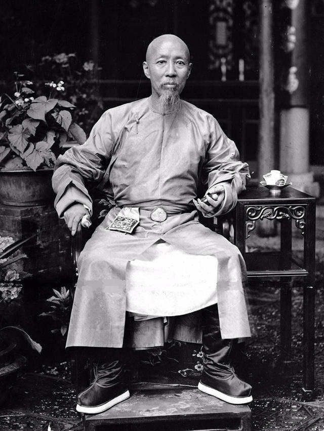 贪官|这才是清朝官员真实形象：个个好大的官威，图9才是大贪官和珅真实相貌