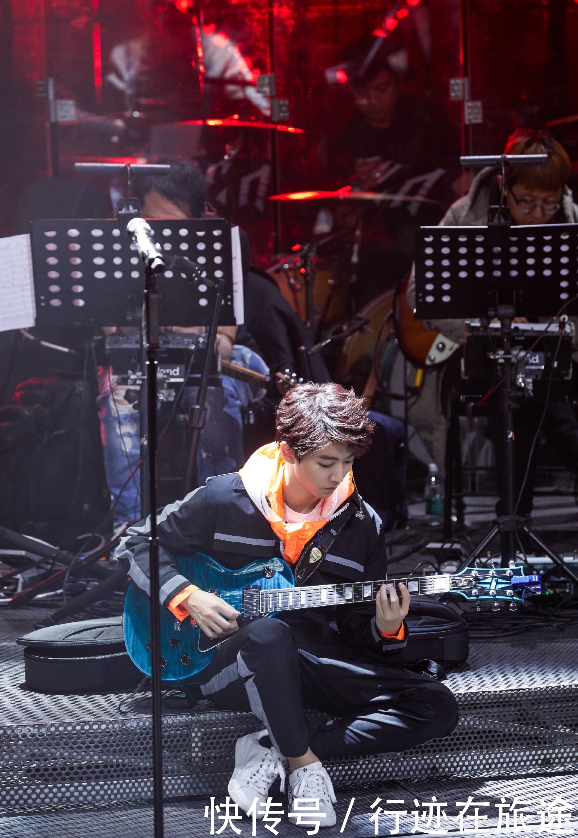 王俊凯实力演绎壁咚,表演系学生无所畏惧,论专业程度我只服他