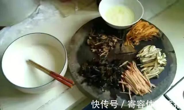 酸菜叶|饭前来碗酸辣汤!酸辣开胃,汤汁浓稠,几分钟就搞定