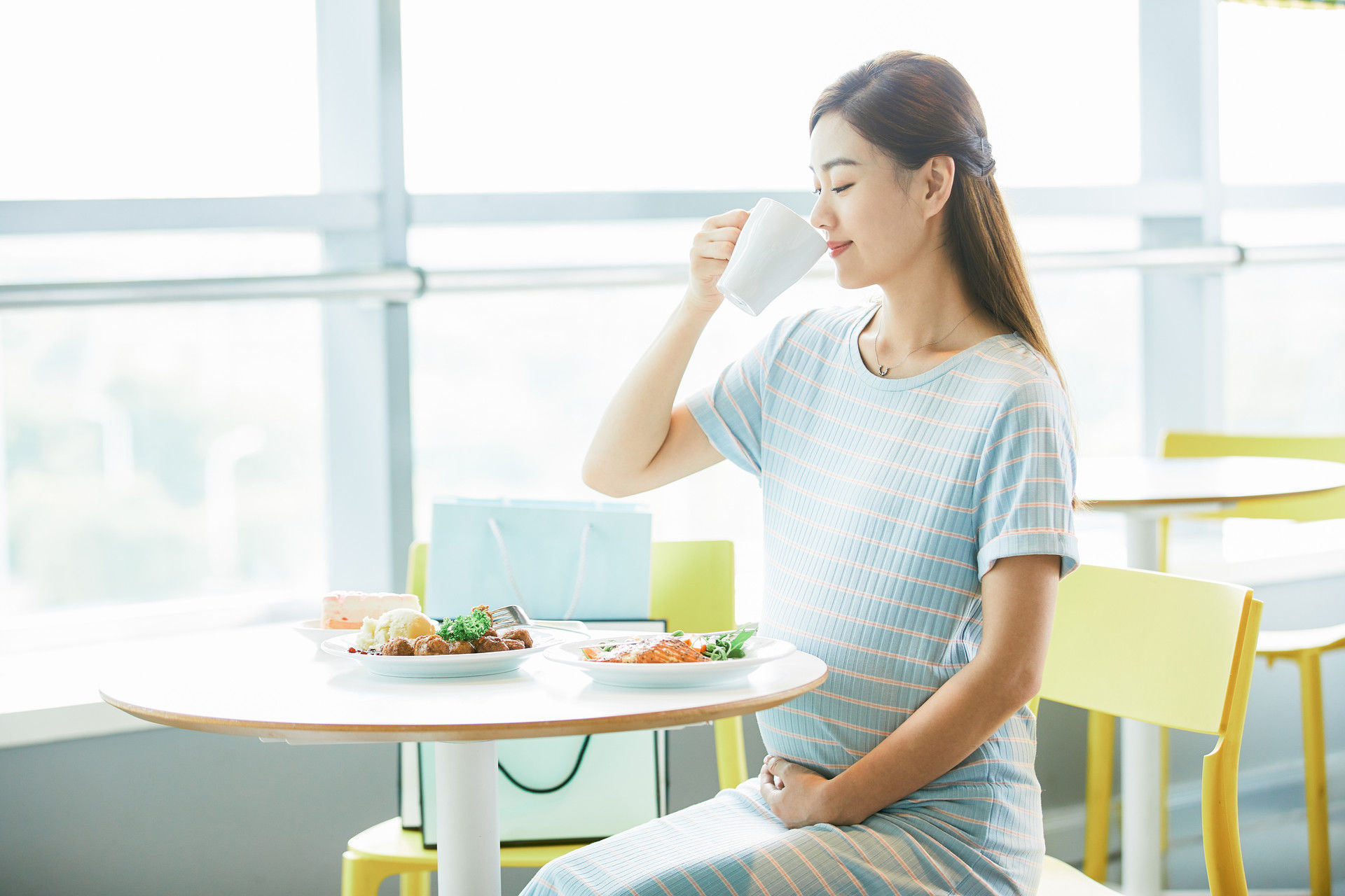 胎宝迅速发育的阶段，孕妈却常常忽视，多补充四类食物，宝宝更好