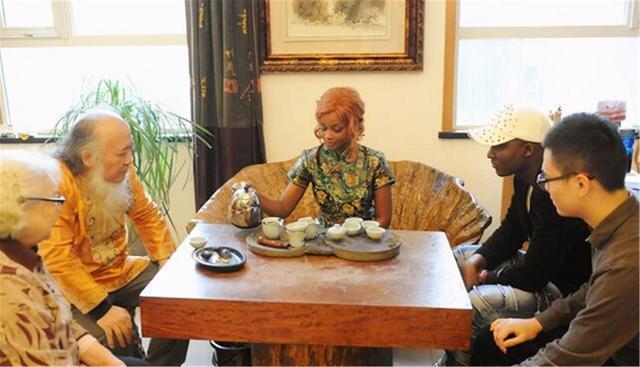 绘画@画家杨彦为激发灵感,53岁情定非洲,耗费四千万迎娶24岁黑人美女