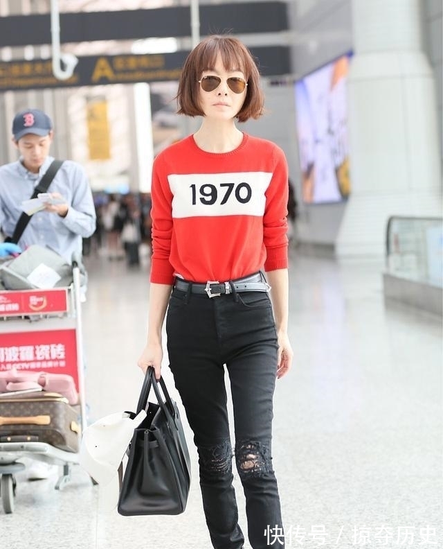 格纹裤 49岁陈鲁豫换发型,齐刘海BOBO头减龄时髦,格纹裤配白t休闲个性