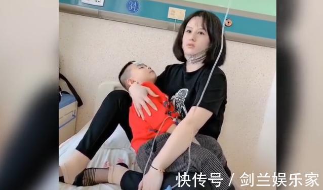 二胎|外甥生病了,小姨抱着孩子打点滴,网友必须得要二胎了