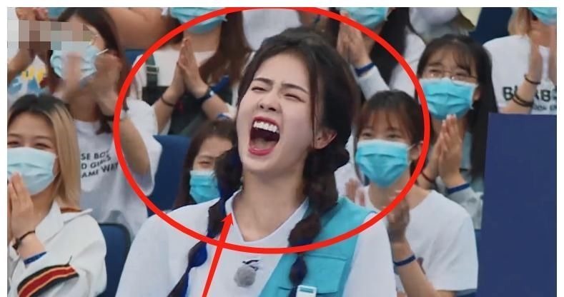 白鹿《跑男9》生圖流出,玩游戲時滿頭大汗,脫妝后暴露真顏值