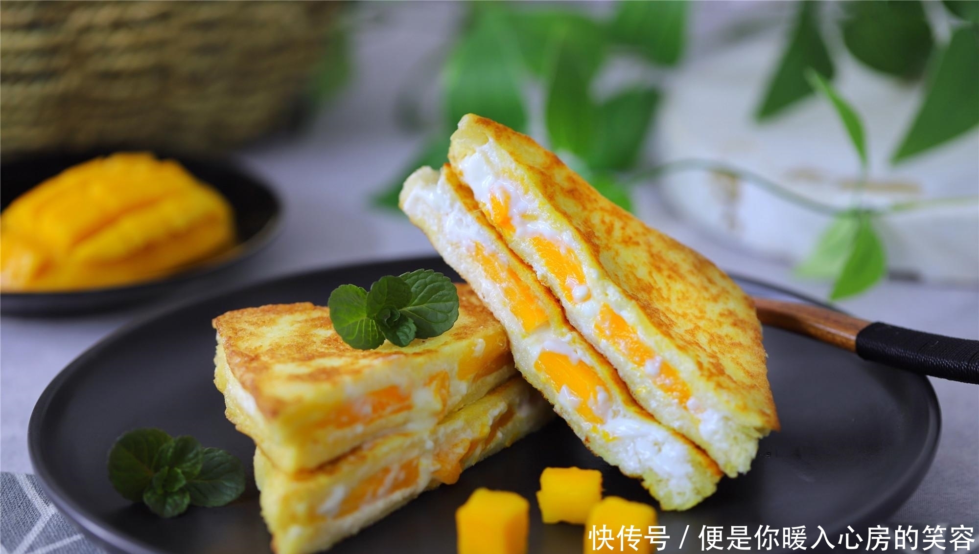吃剩的吐司不要扔,加2个鸡蛋,1个芒果,就变成了好吃的甜点