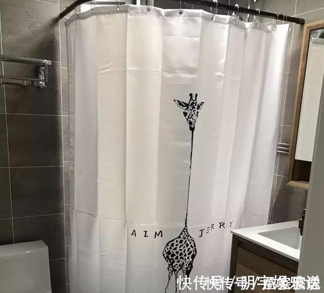 木门|卫生间最不适合安装这种门,可太多人还是选择,入住后才知道后悔