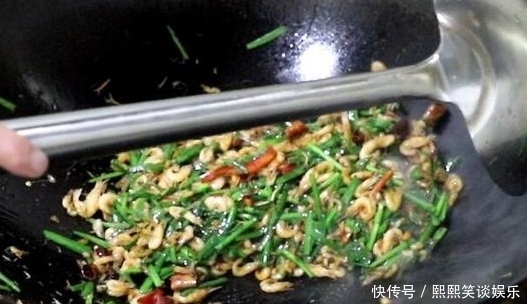 食材|河虾和“这种绿色食材”一起炒,我能吃3碗米饭,上桌就被抢光!