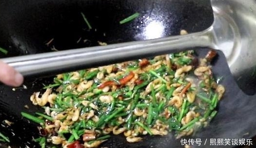  食材|河虾和“这种绿色食材”一起炒，我能吃3碗米饭，上桌就被抢光！