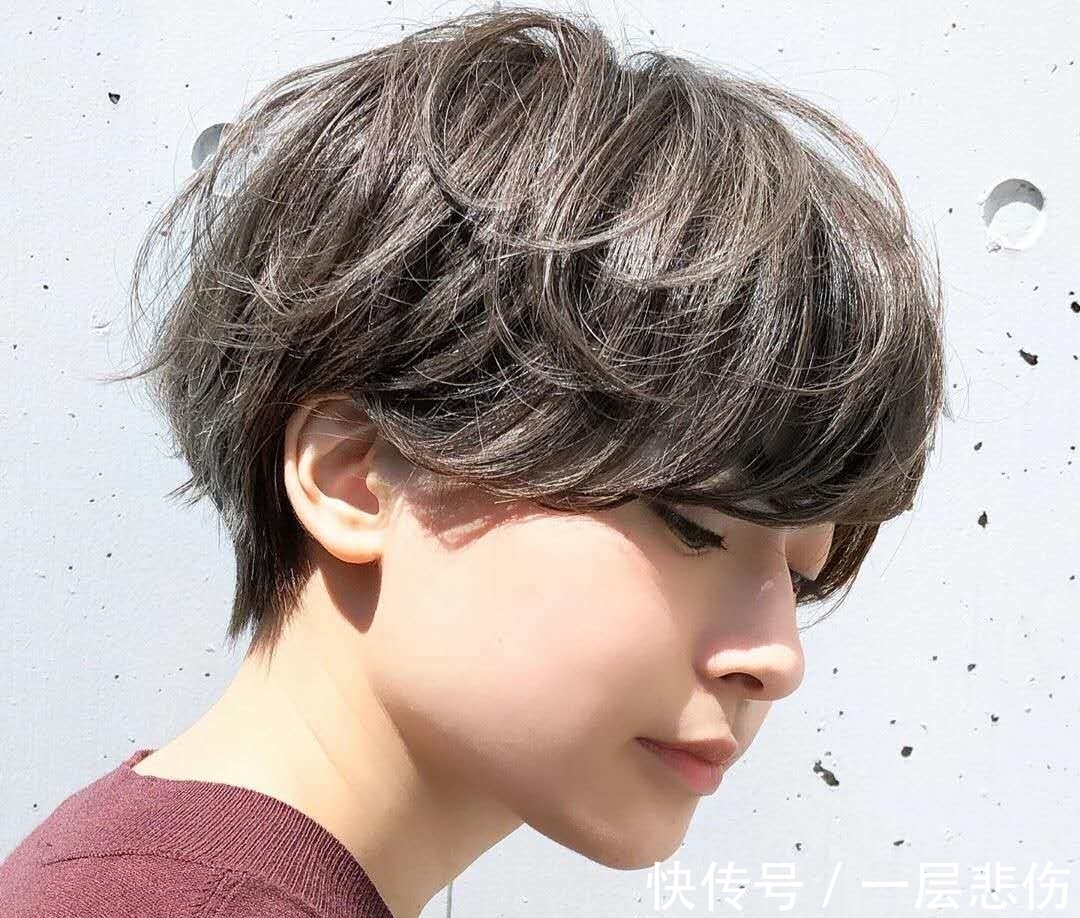 烫发 短发女生想烫发,请问冷烫好还是热烫好?为什么?