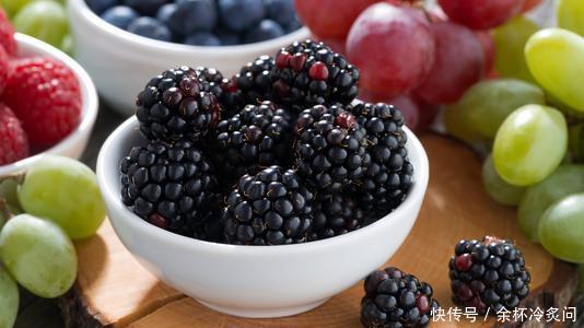 女性想要皮肤好,坚持吃以下几种食物,延缓衰老,改善肌肤