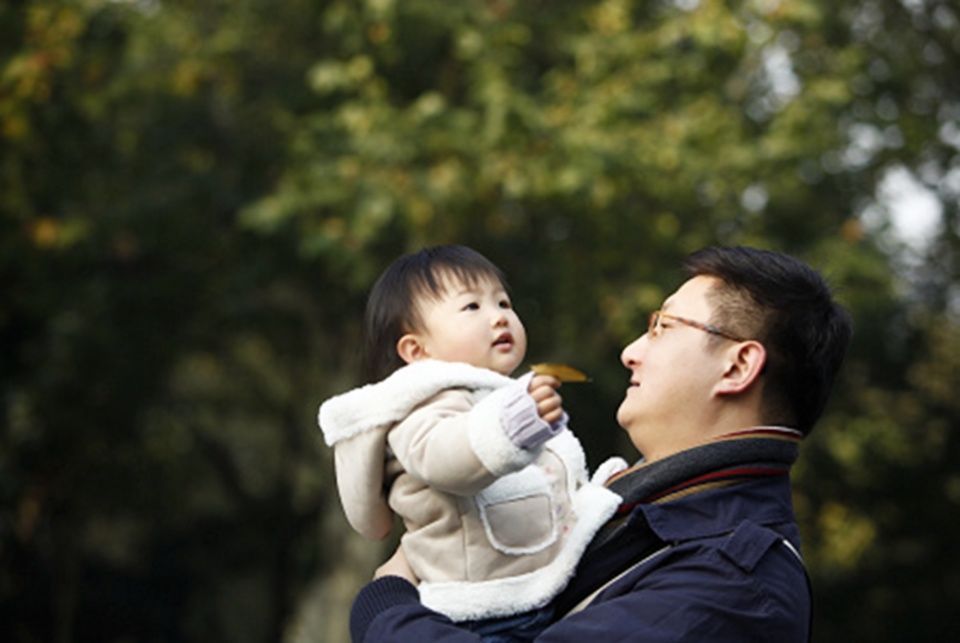 颈部|宝宝啥时候能竖着抱?爸妈别图省事,牢记2大关键3点细节