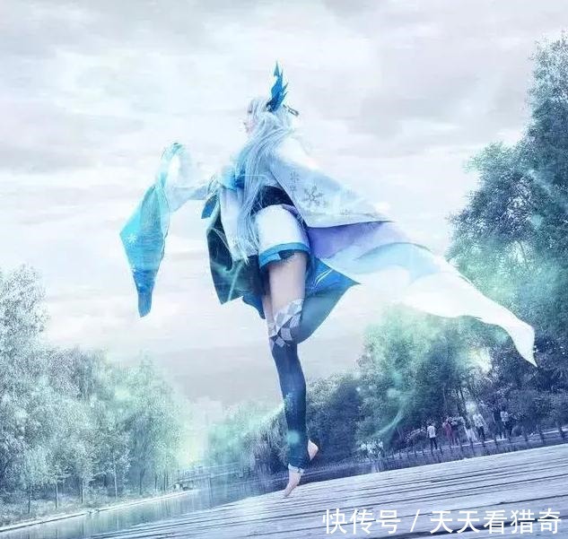 位小姐姐|高中生cos雪女,开始感觉很普通,看到正片后,雪女既视感!