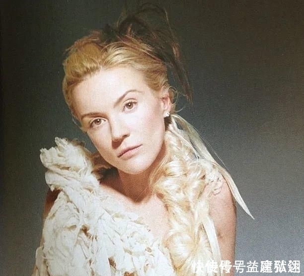 麦昆|麦昆设计的终极收藏家Gaga花75万找她买裙子,贝嫂最想赢的女人