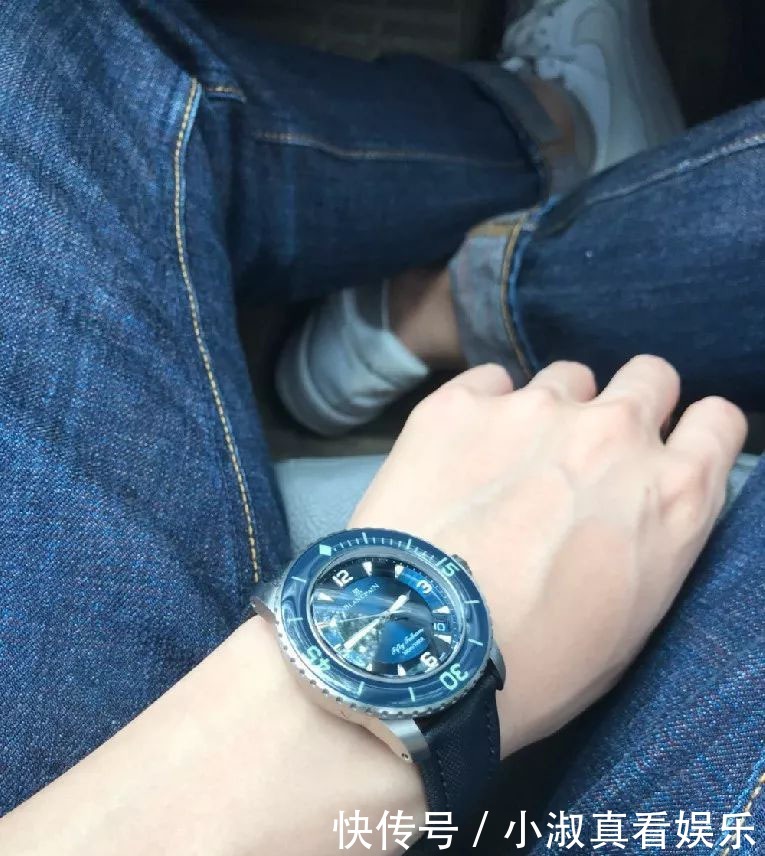 潜水表|从三万到十万,夜光超毒的三款潜水表,晚上散步遛狗超吸睛