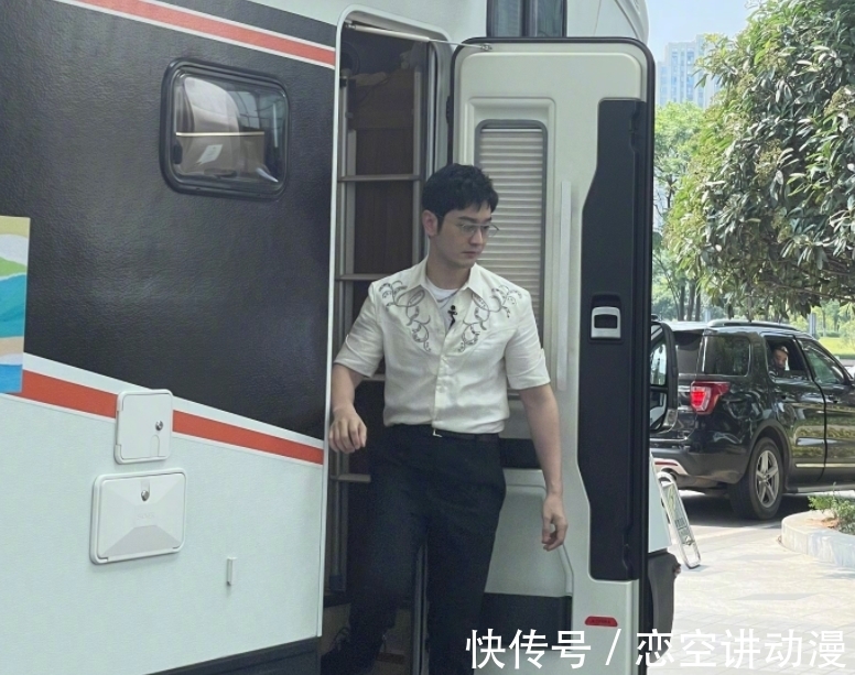 小姐姐|《中餐廳5》路透，周也餐廳造型曝光，龔俊自帶鍋錄制節(jié)目