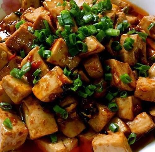 美食|美食优选：青椒蒜苗炒腊肉，红烧豆腐，青椒肉丝，凉拌爽口洋葱丝