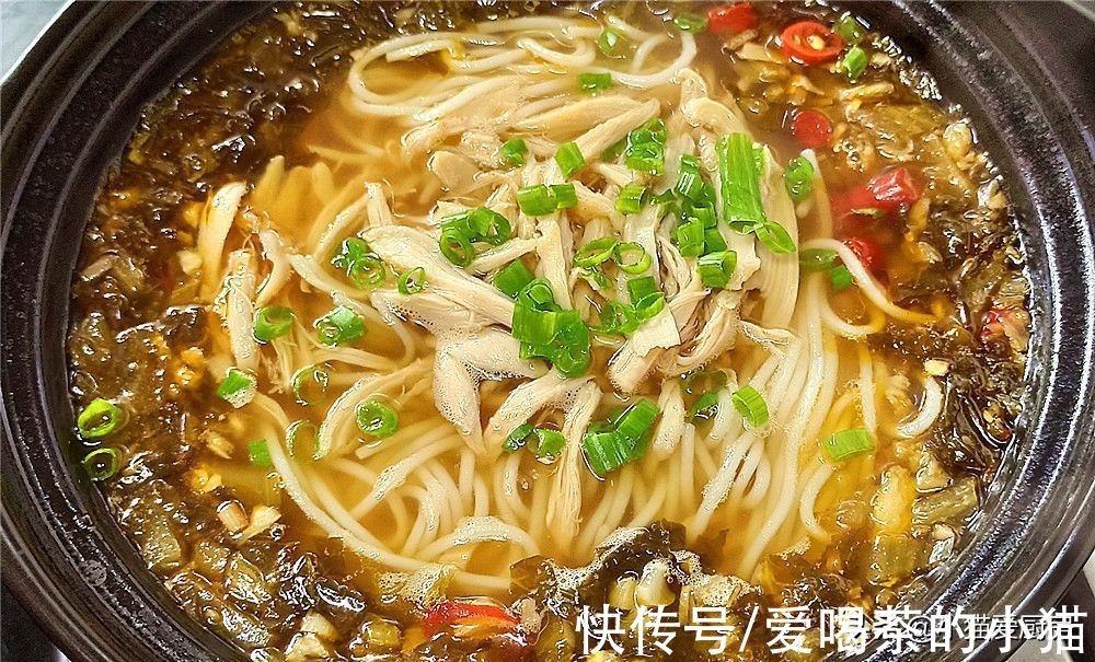 教你酸汤米粉做法，10分钟就能搞定，酸辣好吃早上来上一碗太爽了