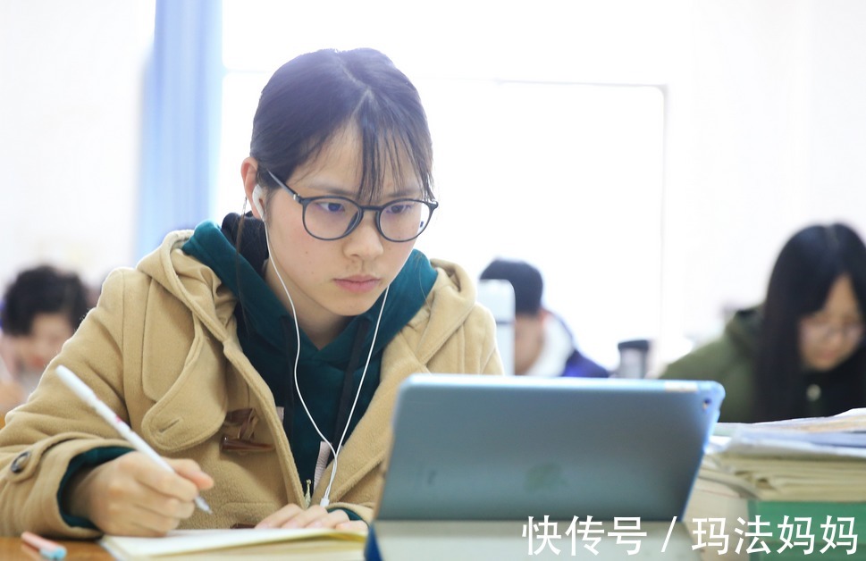 郑州大学|2022年全国各高校“考研”报名人数排行，郑大一骑绝尘，雄踞第一