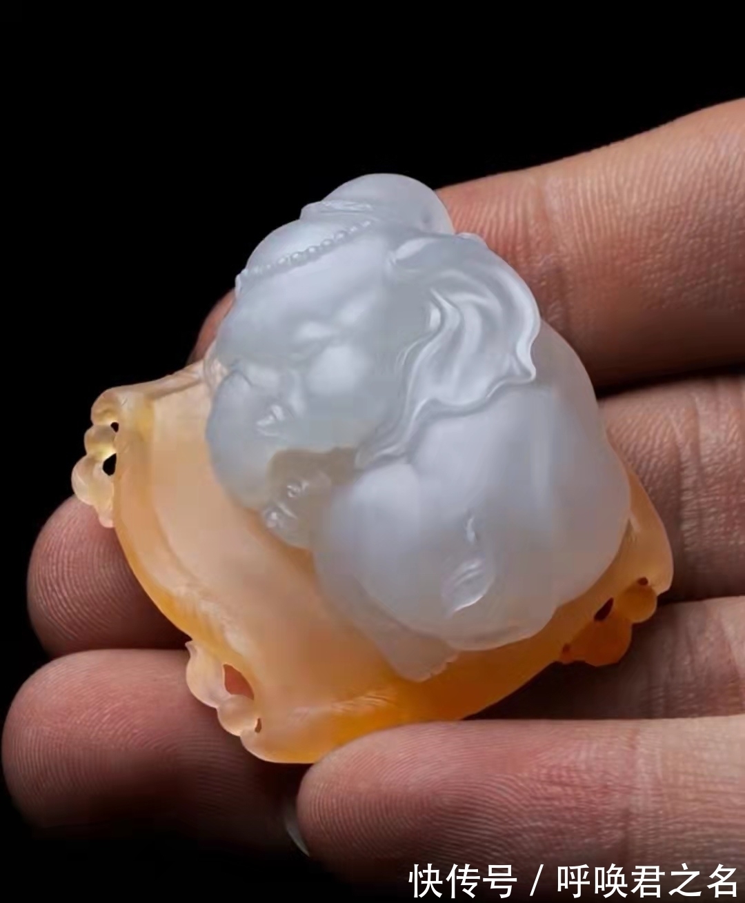 作品!只有薄薄一层黄色的翡翠,用心雕刻出来的作品同样迷人