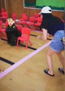 场景|妈妈忘了女儿的亲子活动,宝宝坚持到最后,妈妈赶到时场景太暖心