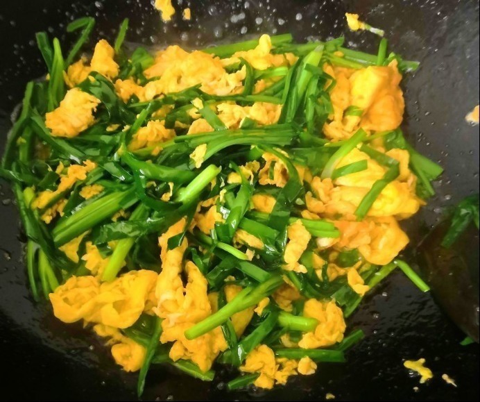 韭菜炒鸡蛋时，很多人把顺序弄错，怪不得鸡蛋不嫩，韭菜不翠绿