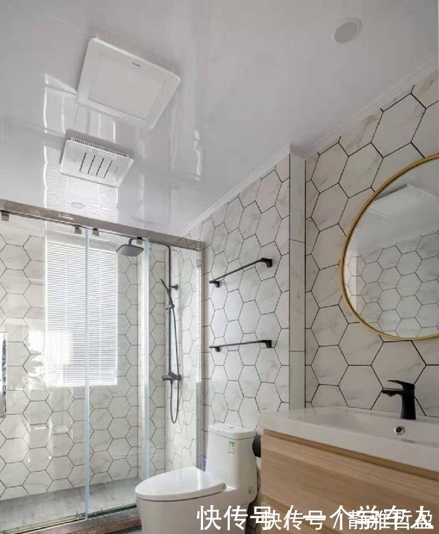 卫生间|卫生间隔断,除了玻璃和浴帘,还可以装这种,安全美观又不占地方!