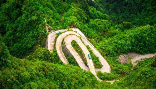 造价|世界上最危险的公路，长10公里弯道99个，被誉为天下第一公路奇观