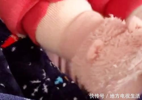 脚肿|有种冷叫做奶奶认为你冷,宝妈以为宝宝的脚肿了,脱开一看愣了
