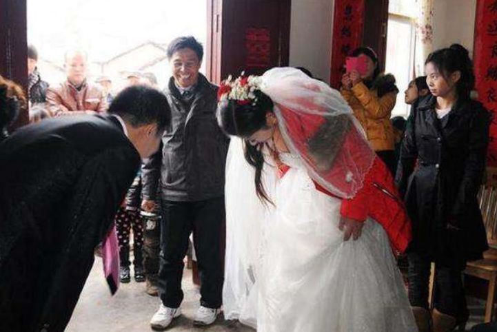 回家|女儿要嫁城里富豪,父亲扮乞丐去对方家,回家后一分彩礼未要