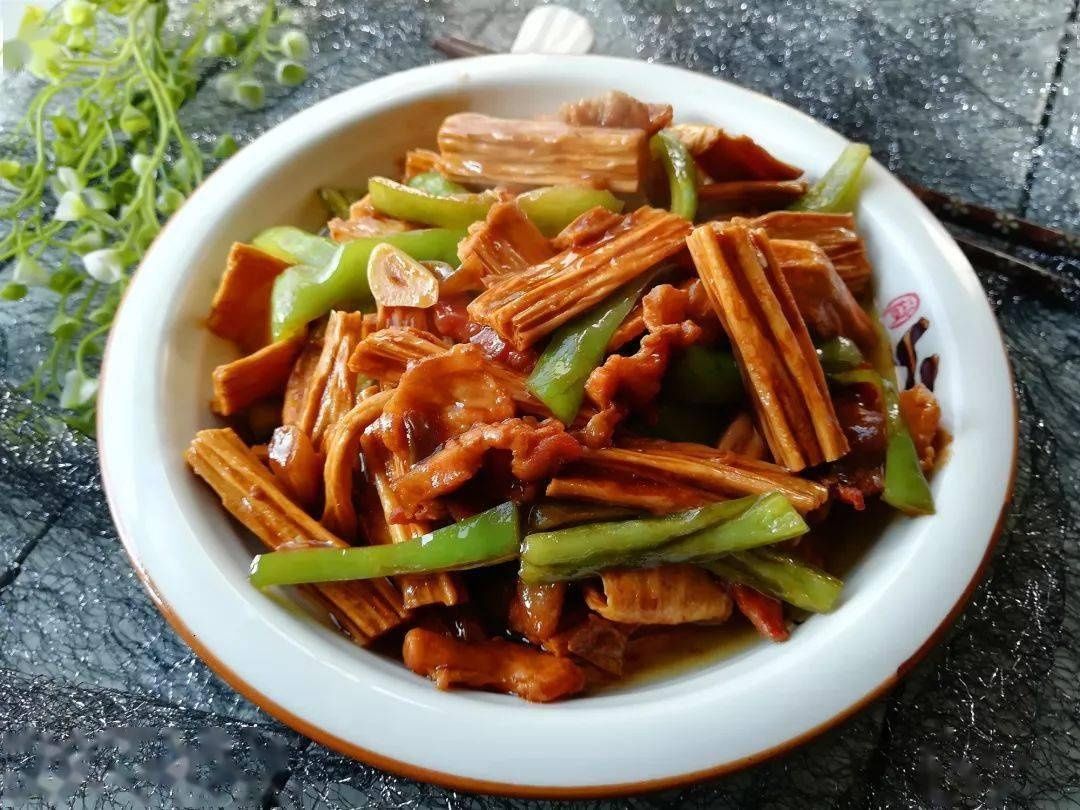 红烧腐竹，一道好吃又下饭的做法，特别简单