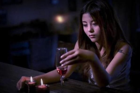 忠诚|24岁产妇怀胎5月做引产,孩子出来那一刻,旁边护士却哭了