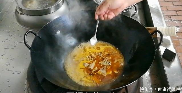 大厨将羊肉加这个一起烧,简单易学,香辣开胃,好吃停不住嘴!