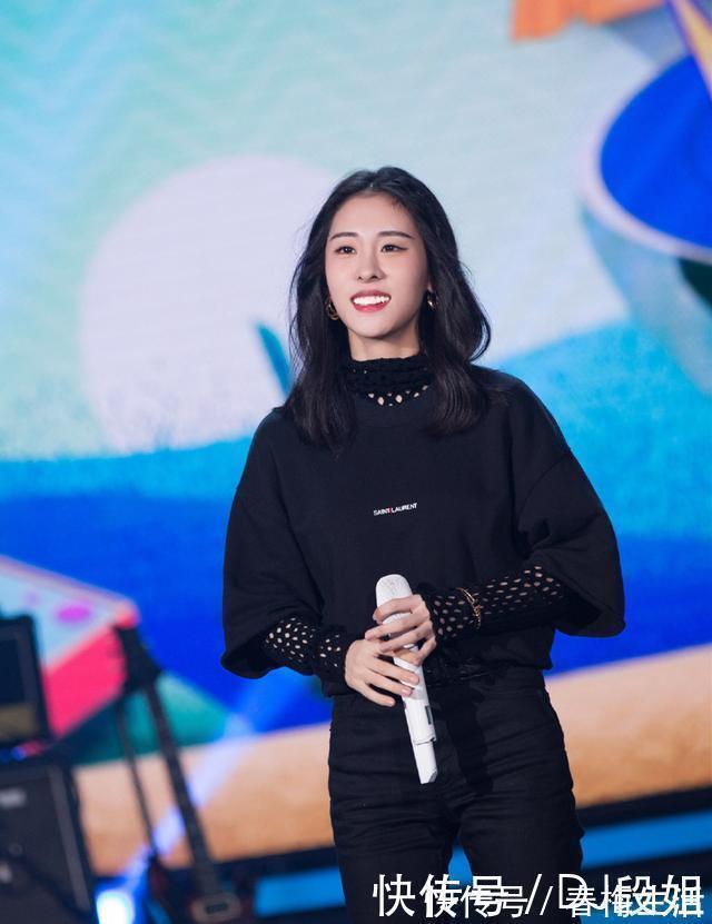 曾是那英组“四金花”,因吴莫愁与张碧晨闹翻,今事业爱情双丰收