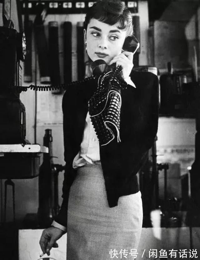 时髦 今年开春后火了一种穿搭,叫“上身奶奶,下身孙女”,减龄又时髦