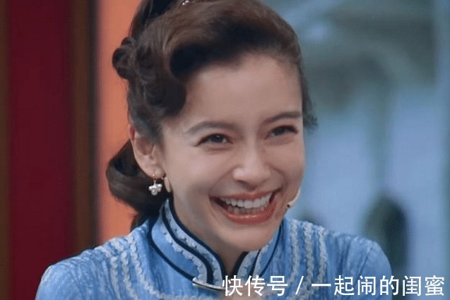 民國時期|baby坐著看戲,而誰注意她身后的華晨宇怕是忘了有鏡頭!