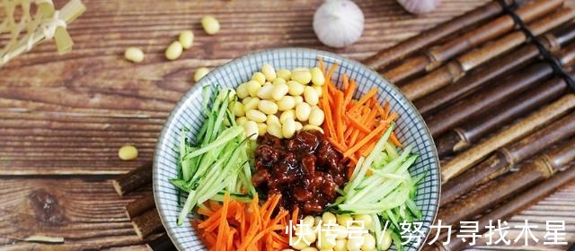 想吃炸酱面自己在家做,成本低,干净卫生还实惠!