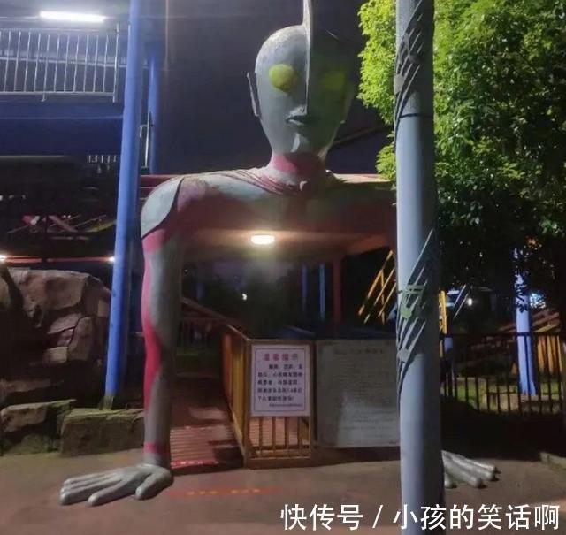 |在游乐场你见过哪些搞笑的设施?网友:这算吗,哈哈