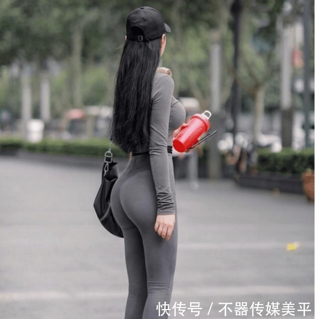 成都妹子穿无痕裤走红,曼妙身材惹人羡,1