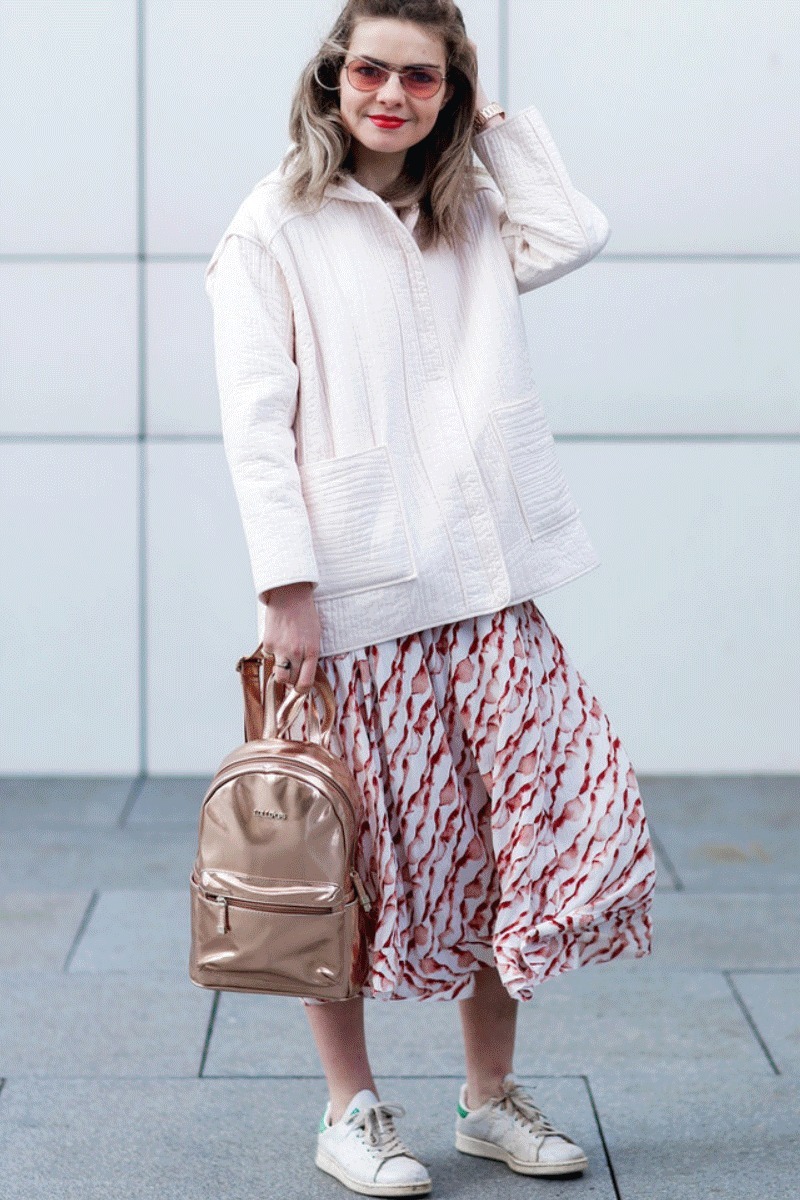 找回童年的天真无邪,背双肩包出门就对了,实用又时髦