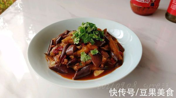 好吃|迷倒全家的蒜香红油焖茄条，真心好吃