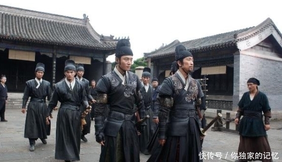 救人|死囚临刑怒喊一语,皇帝的车夫路过紧急救人!最后死囚成一代战神