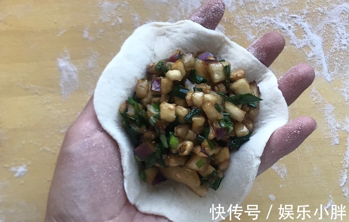 鲜美|立秋后,此菜抓紧吃,才几毛钱1斤,做成包子,格外鲜美