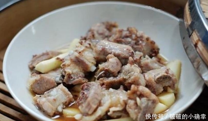 蒸排骨，不要着急上锅蒸，做好2步，排骨蒸好鲜嫩入味，不柴不腥