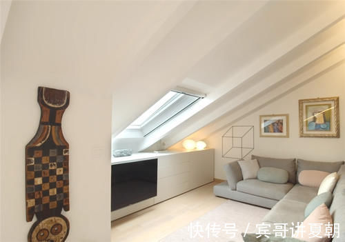 小房子|一家四口挤在49㎡小房子里，半平米不敢浪费，电视挂得比沙发低