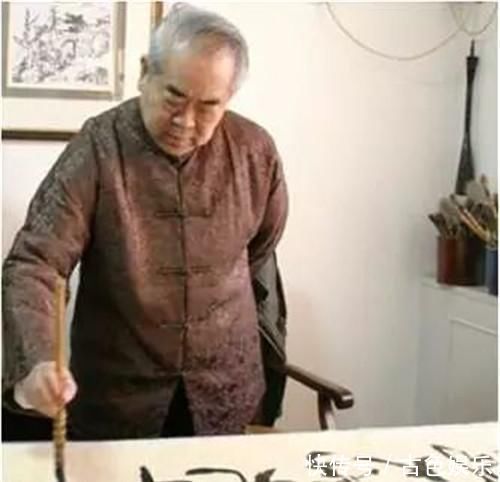 须遵德|他长期靠同学救济,却私下与其妻子密会10年,还将他2儿子改了姓